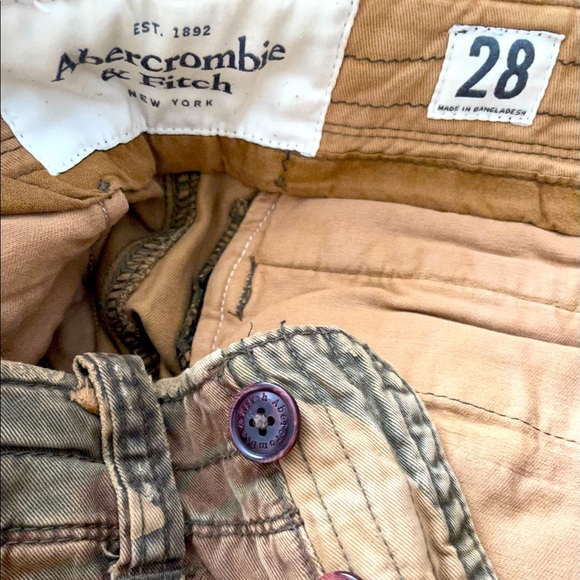 Abercrombie & Fitch Fatigue Cargo Camo Shorts - Picture 3 of 3
